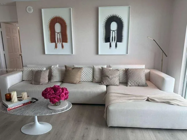 $749,900 | 1155 Brickell Bay Drive, Unit 1408, Miami, FL 33131