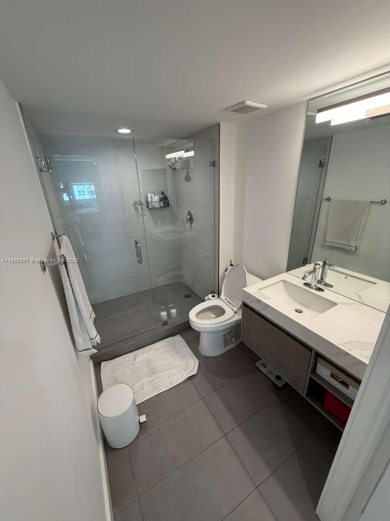 1155 Brickell Bay Drive, Unit 1408 Miami, FL 33131 - Photo 7 of 11