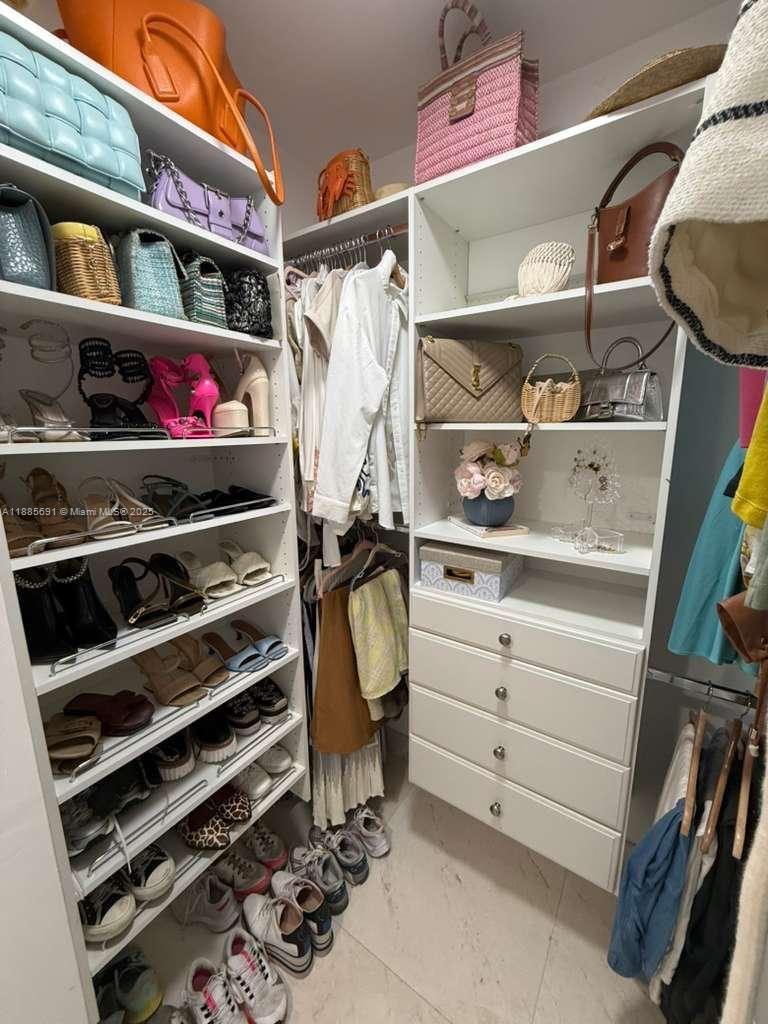 1155 Brickell Bay Drive, Unit 1408 Miami, FL 33131 - Photo 9 of 11