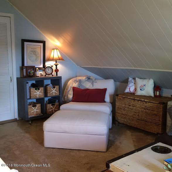 890 River Road Fair Haven, NJ 07704 - Photo 20 of 28 890 RR 3rd fl corner