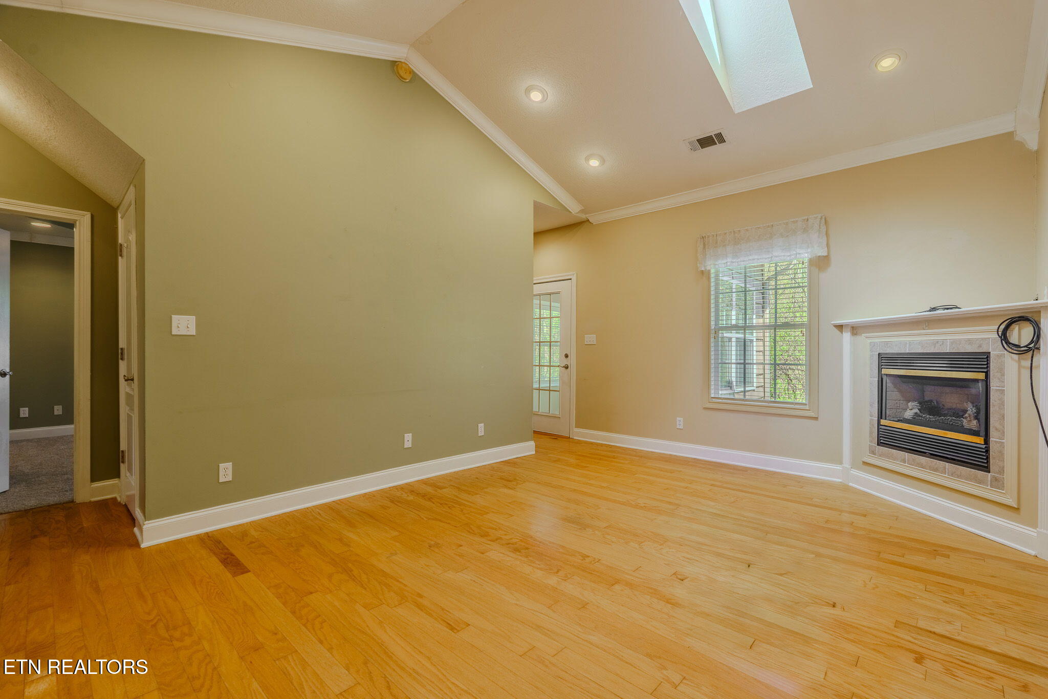 7318 English Park Way Corryton, TN 37721 - Photo 10 of 24 Living Room