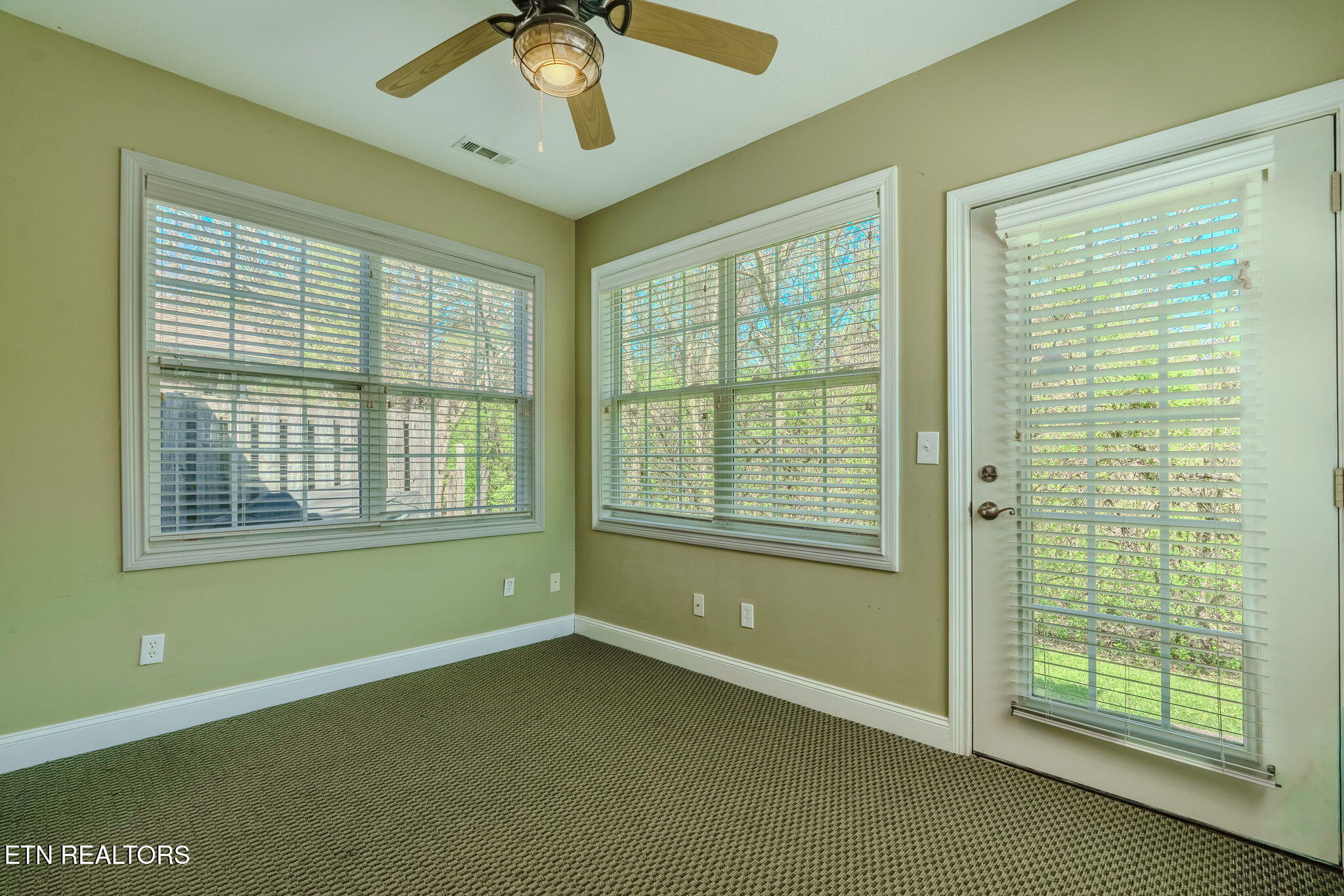 7318 English Park Way Corryton, TN 37721 - Photo 16 of 24 Sunroom