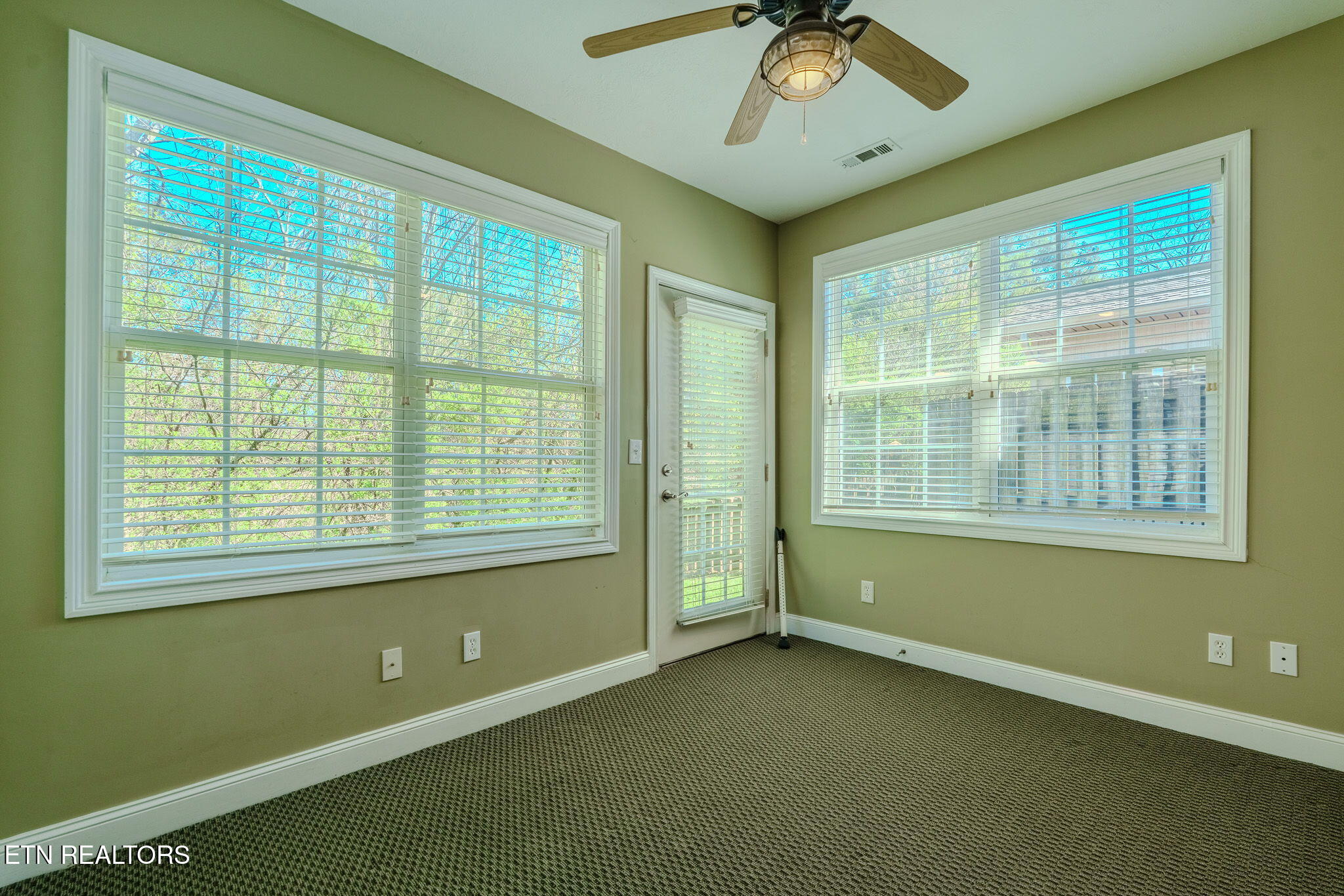 7318 English Park Way Corryton, TN 37721 - Photo 17 of 24 Sunroom