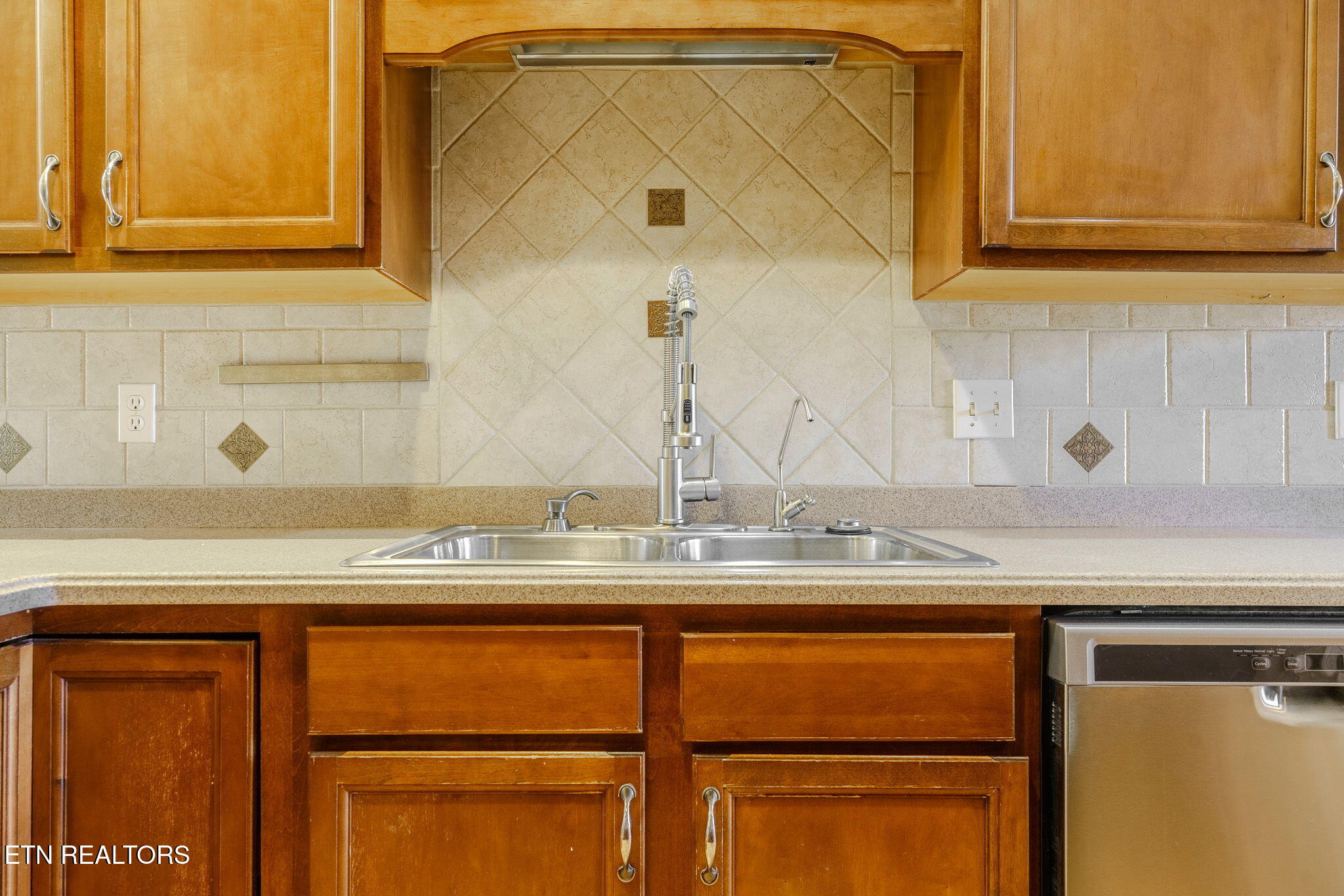 7318 English Park Way Corryton, TN 37721 - Photo 7 of 24 28-web-or-mls-_DSC3226-HDR-2