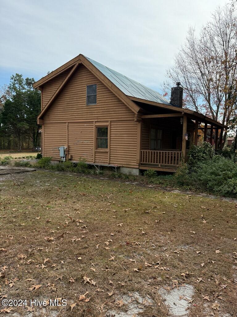 493 Highway 172 Hubert, NC 28539 - Photo 2 of 33 Side view of Main Cabin