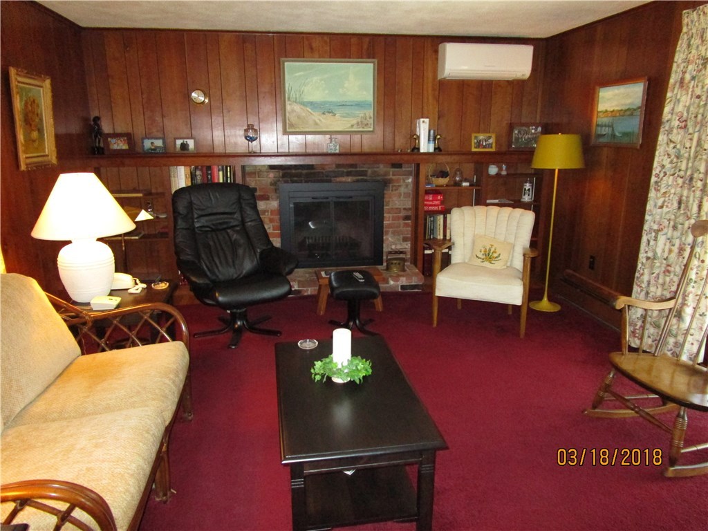 16 Briarfield Road Barrington, RI 02806 - Photo 3 of 27 Family Room