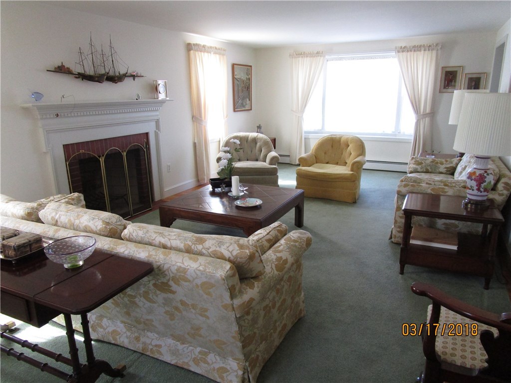 16 Briarfield Road Barrington, RI 02806 - Photo 9 of 27 Living Room