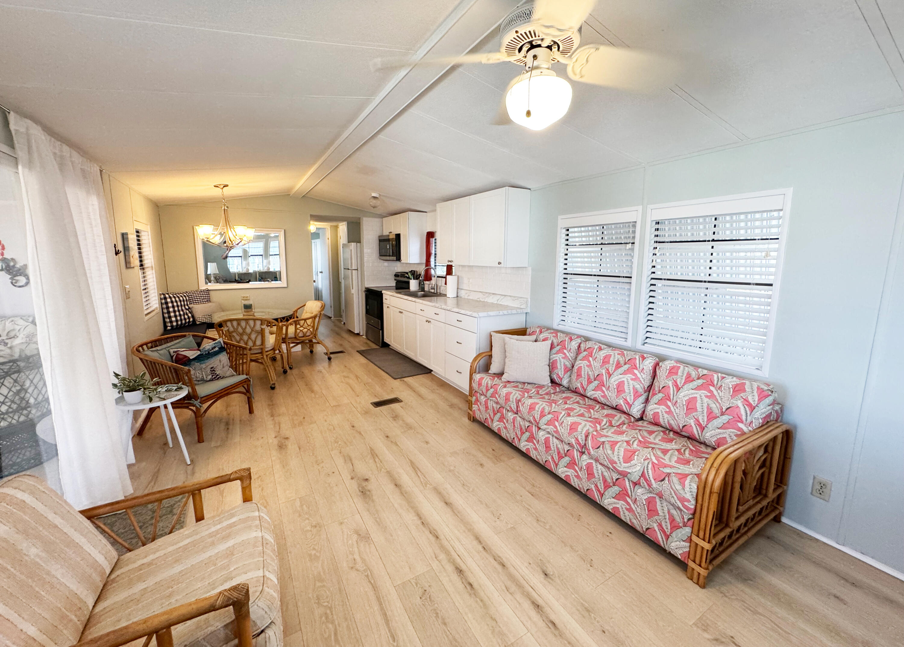 210 Cardinal Drive, Unit B Briny Breezes, FL 33435 - Photo 22 of 34 living room