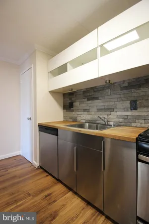 $1,900 | 5709 Indian Court, Unit 190, Alexandria, VA 22303