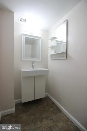 $1,900 | 5709 Indian Court, Unit 190, Alexandria, VA 22303