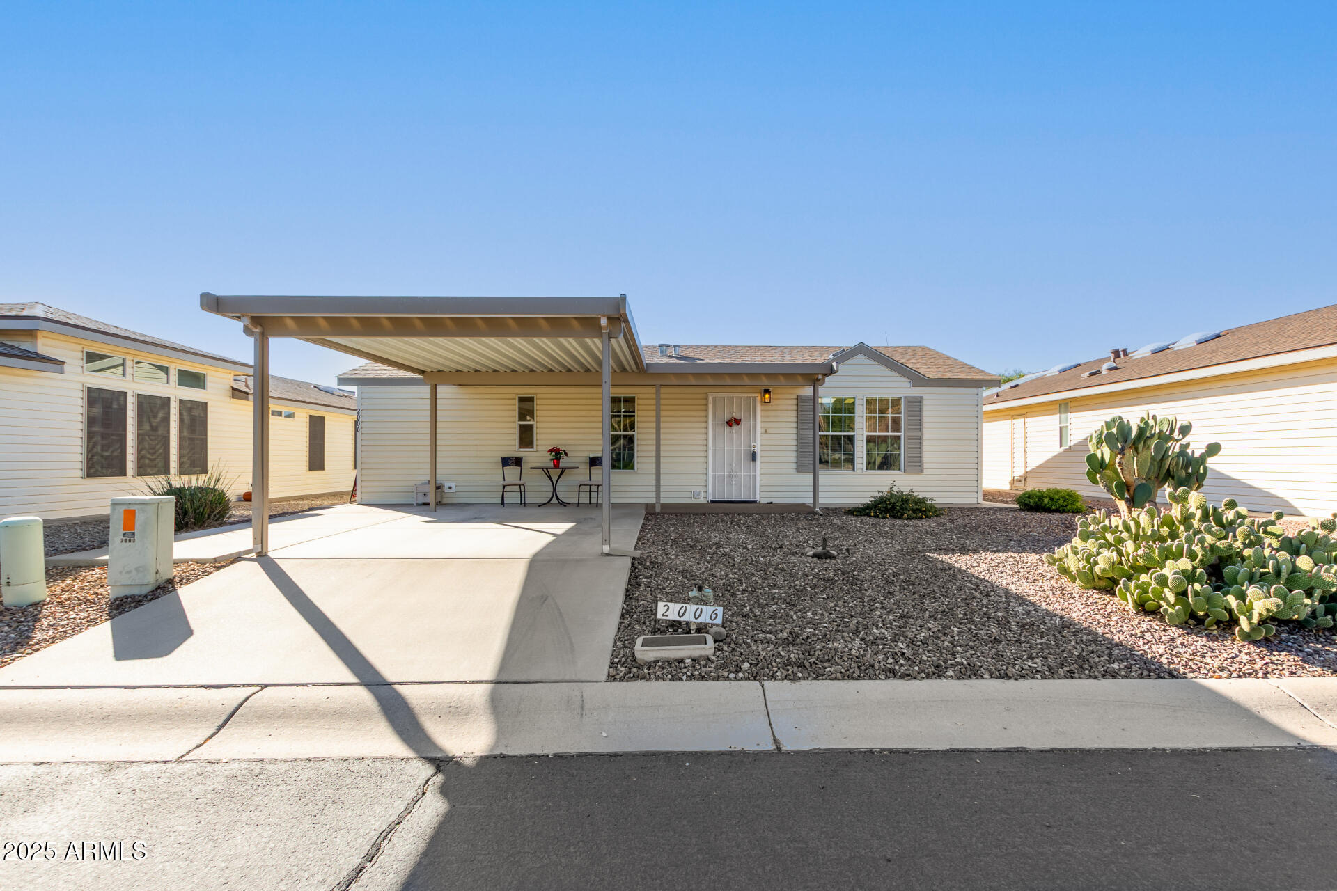3301 South Goldfield Road, Unit 2006 Apache Junction, AZ 85119 - Photo 1 of 40 a front view of a house with garden