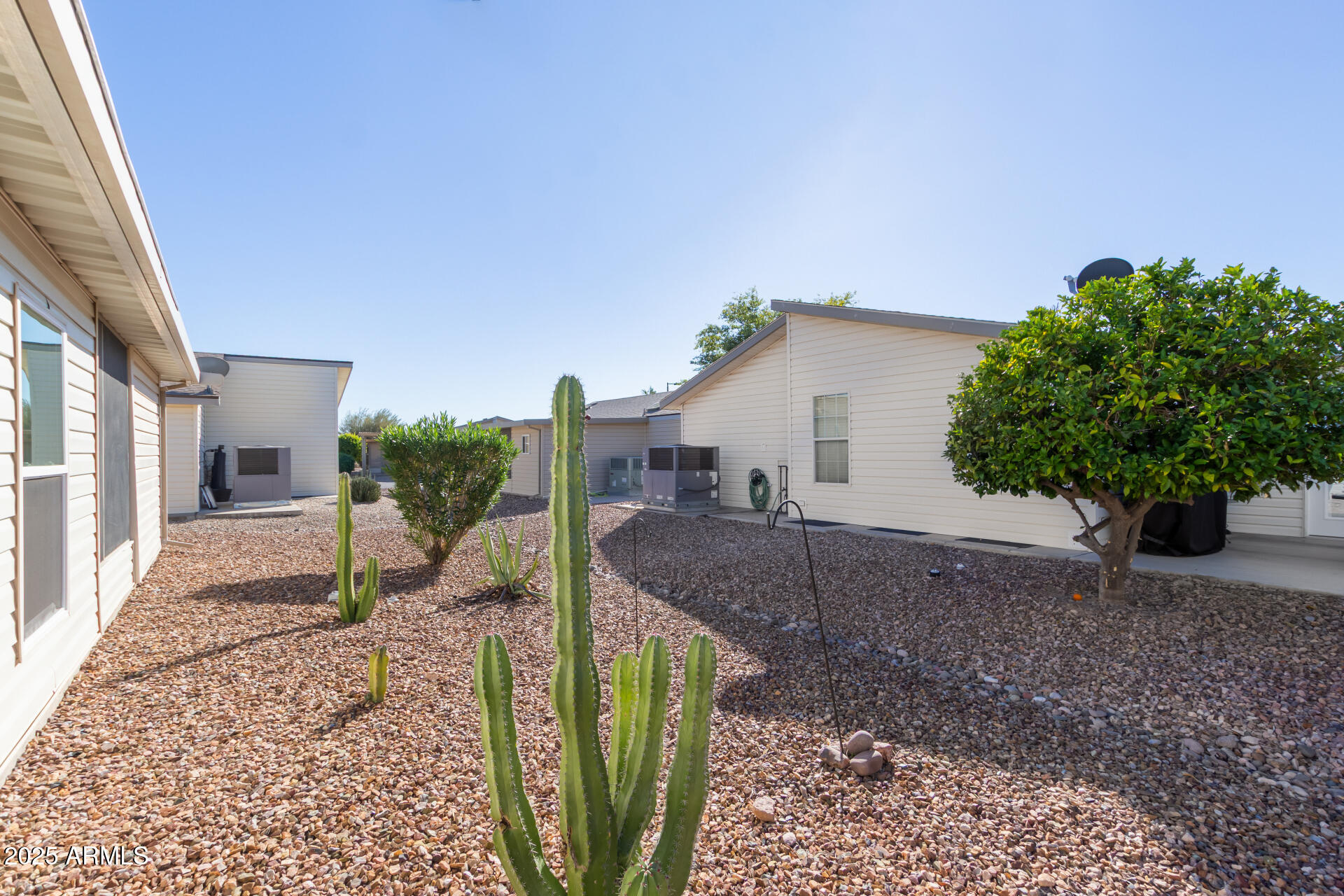 3301 South Goldfield Road, Unit 2006 Apache Junction, AZ 85119 - Photo 29 of 40 a view of a house with backyard and a garden