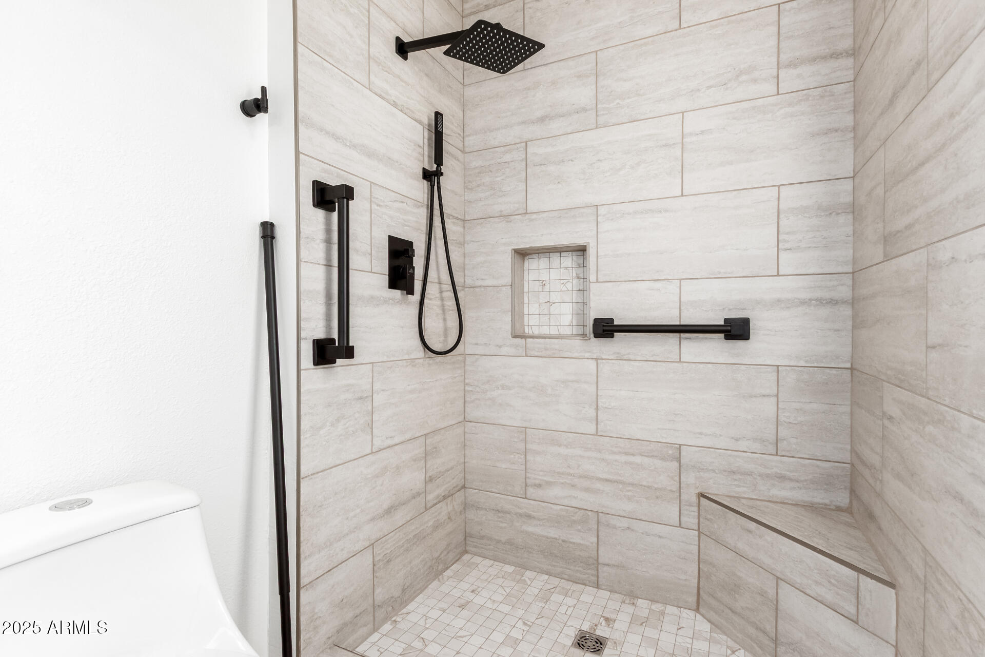 3301 South Goldfield Road, Unit 2006 Apache Junction, AZ 85119 - Photo 7 of 40 a bathroom with a shower