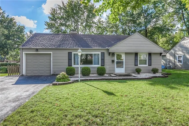 $285,000 | 7605 Rainbow Drive, Prairie Village, KS 66208
