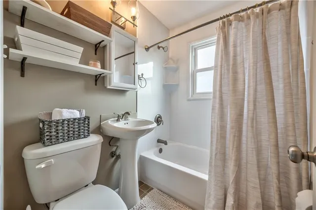 $285,000 | 7605 Rainbow Drive, Prairie Village, KS 66208