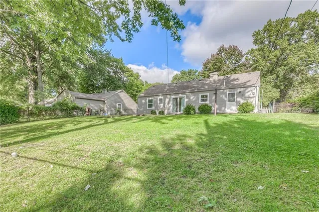 $285,000 | 7605 Rainbow Drive, Prairie Village, KS 66208