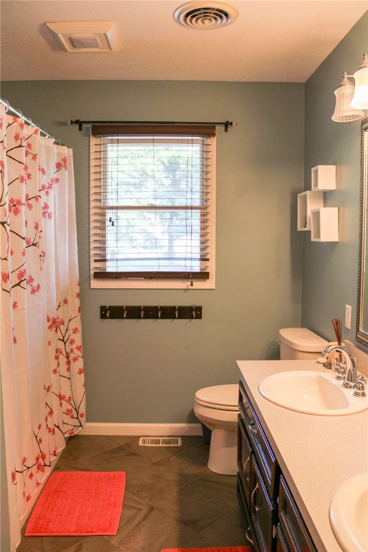 1150 Woodridge Court Decatur, IL 62526 - Photo 29 of 46