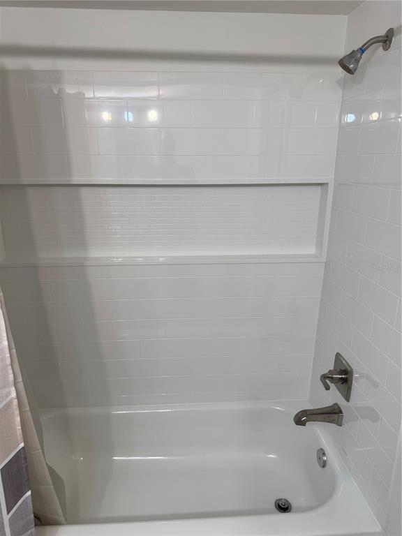 391 South McMullen Booth Road, Unit 7 Clearwater, FL 33759 - Photo 12 of 16 a bathroom with a bathtub