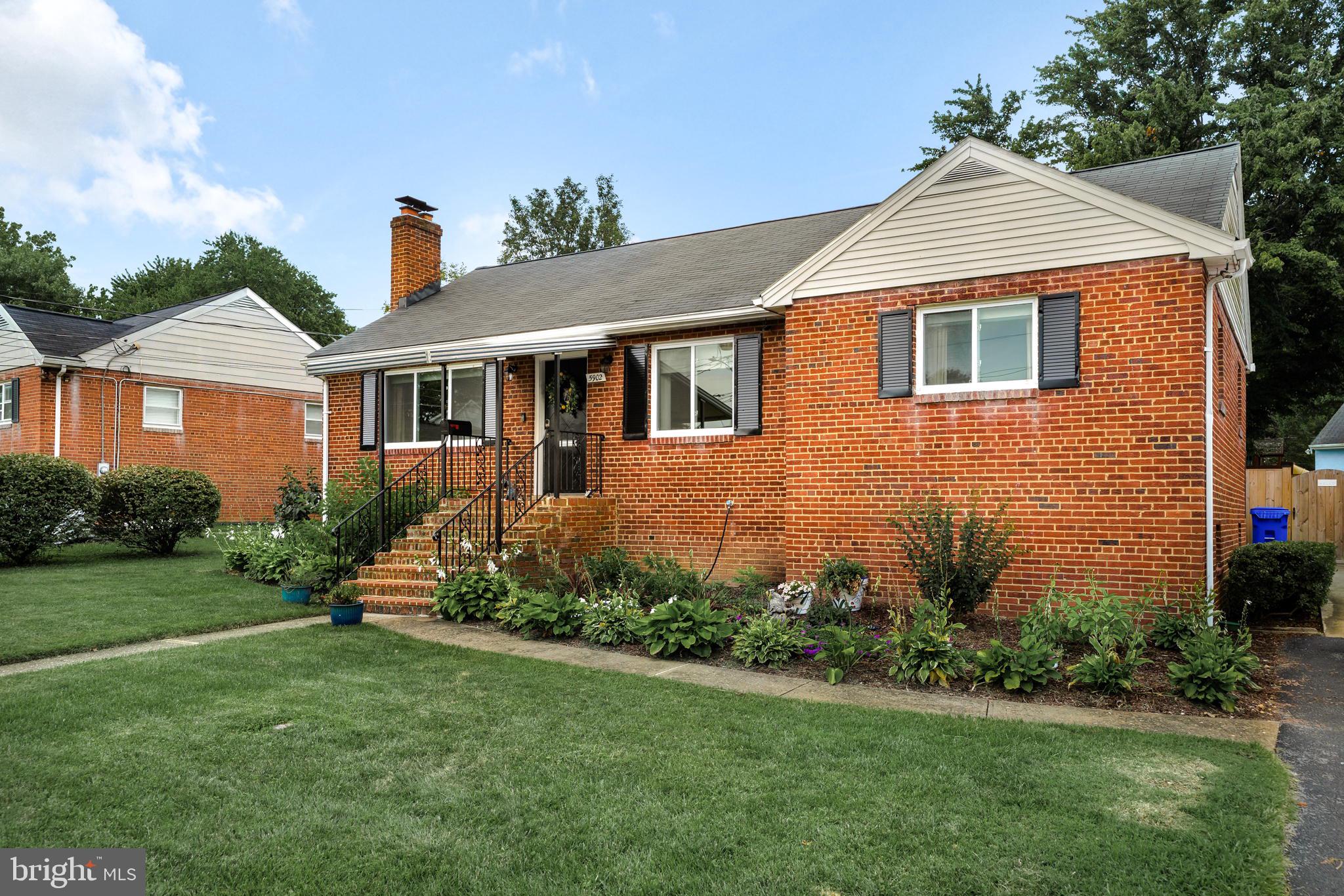 5902 Erving Street Springfield, VA 22150 - Photo 31 of 33 Well manicured yard