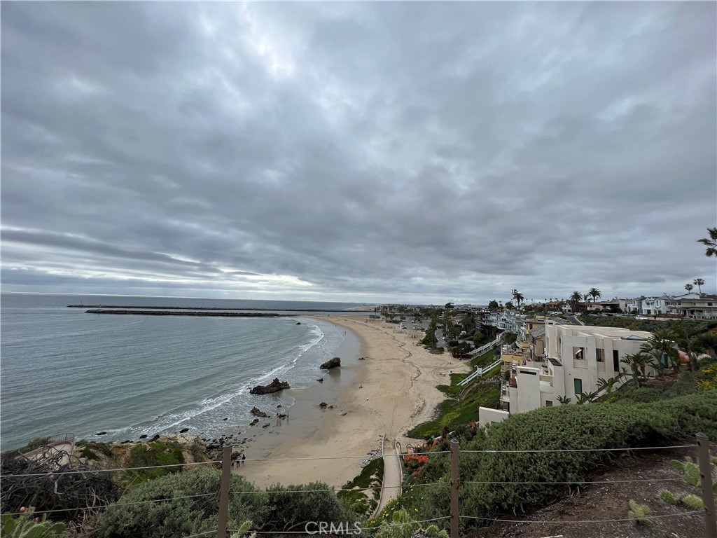 457 Seaward Road, Unit B Newport Beach, CA 92625 - Photo 14 of 16