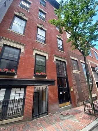$2,650 | 11 Irving Street, Unit 3, Boston, MA 02114