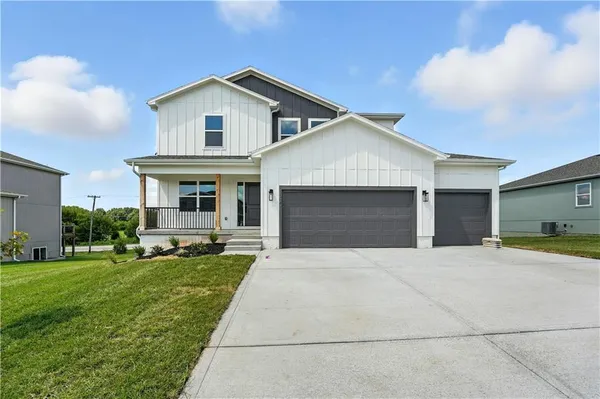 $539,950 | 1933 Southwest Merryman Drive, Lee's Summit, MO 64082