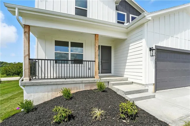 $519,950 | 1933 Southwest Merryman Drive, Lee's Summit, MO 64082