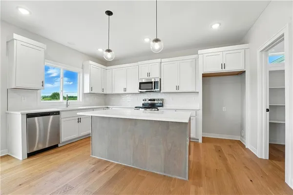 $539,950 | 1933 Southwest Merryman Drive, Lee's Summit, MO 64082