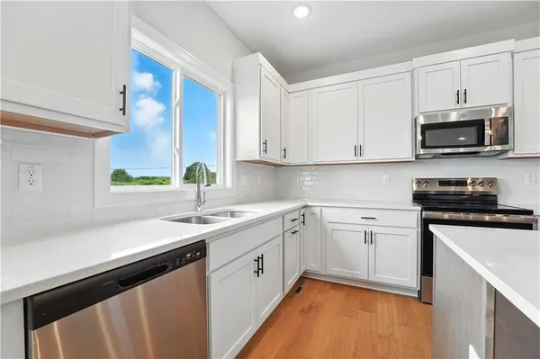 $539,950 | 1933 Southwest Merryman Drive, Lee's Summit, MO 64082