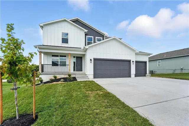 $519,950 | 1933 Southwest Merryman Drive, Lee's Summit, MO 64082