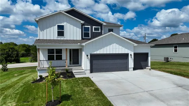 $519,950 | 1933 Southwest Merryman Drive, Lee's Summit, MO 64082