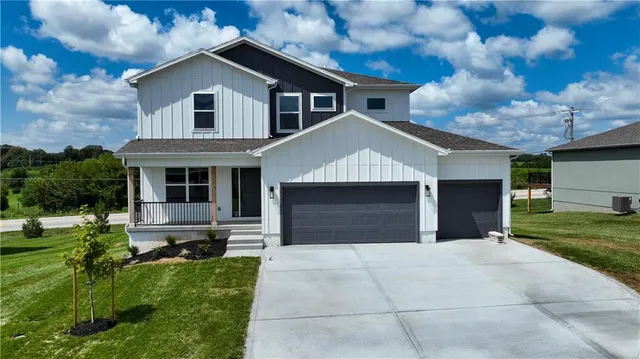 $519,950 | 1933 Southwest Merryman Drive, Lee's Summit, MO 64082