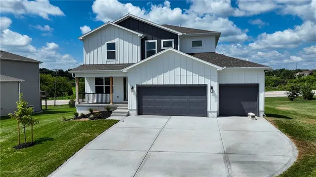 $519,950 | 1933 Southwest Merryman Drive, Lee's Summit, MO 64082