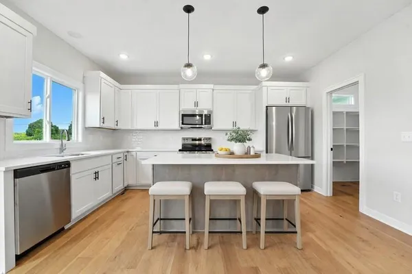 $539,950 | 1933 Southwest Merryman Drive, Lee's Summit, MO 64082