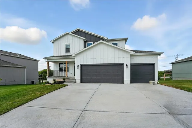 $519,950 | 1933 Southwest Merryman Drive, Lee's Summit, MO 64082