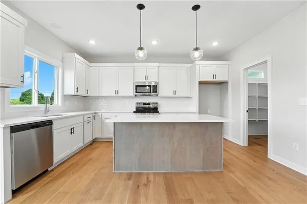 $539,950 | 1933 Southwest Merryman Drive, Lee's Summit, MO 64082