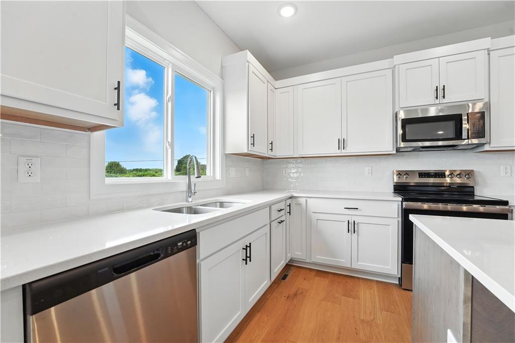 1933 Southwest Merryman Drive Lee's Summit, MO 64082 - Photo 8 of 38