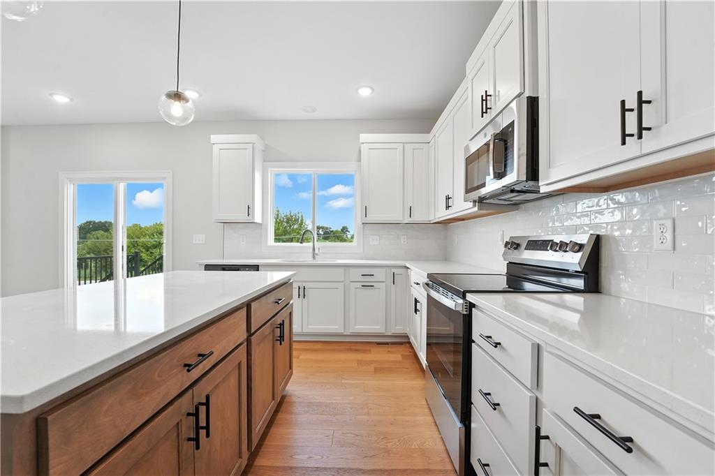 1933 Southwest Merryman Drive Lee's Summit, MO 64082 - Photo 9 of 38