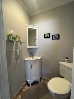 1437 4th Street Calistoga, CA 94515 - Photo 11 of 15 a bathroom with a toilet a sink and mirror