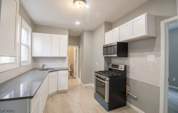 $2,700 | 127 Brookwood Street, Unit 2, East Orange, NJ 07018