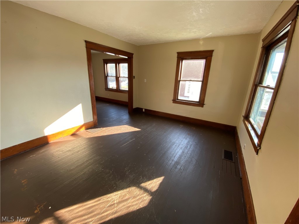 737 Parkman Road Southwest Warren, OH 44485 - Photo 4 of 14