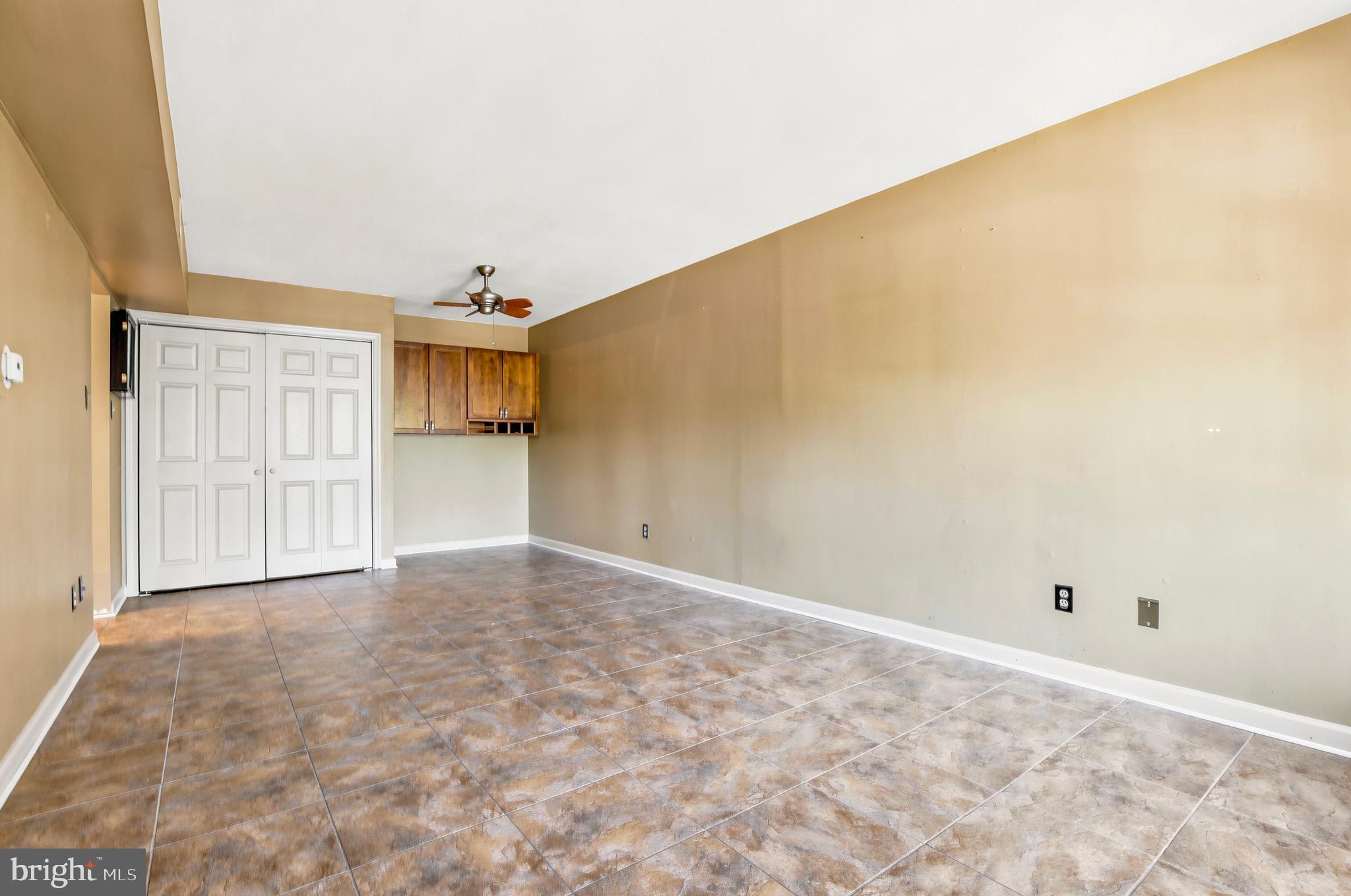 122 Bancroft Road, Unit 1C Lansdale, PA 19446 - Photo 8 of 29 Living Room/Dining area