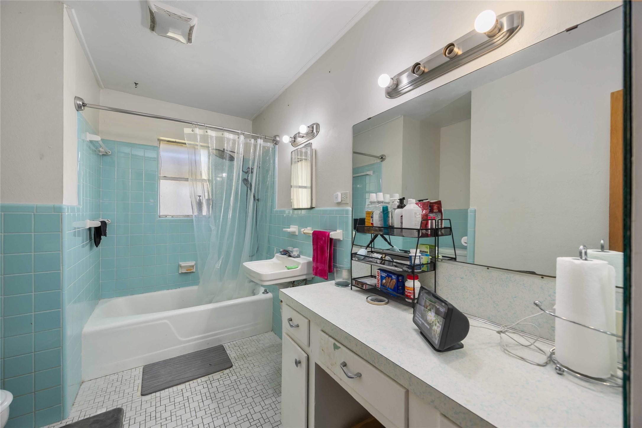 615 Massey Tompkins Road Baytown, TX 77521 - Photo 18 of 25 a utility room with a sink dryer and washer