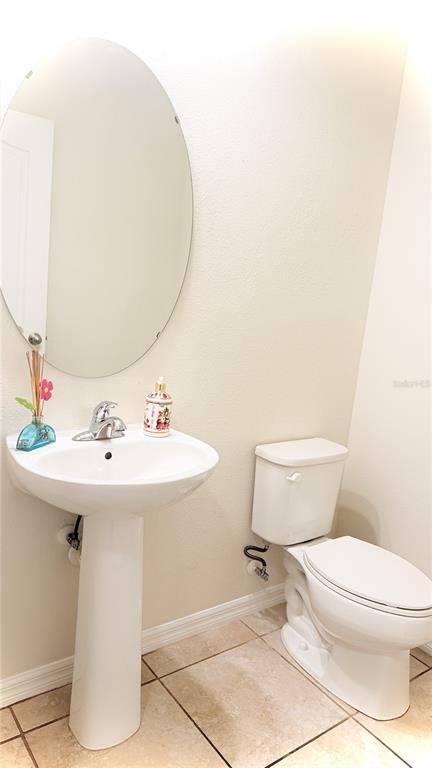 7580 Aloma Pines Court Winter Park, FL 32792 - Photo 12 of 36 a bathroom with a sink a toilet and mirror