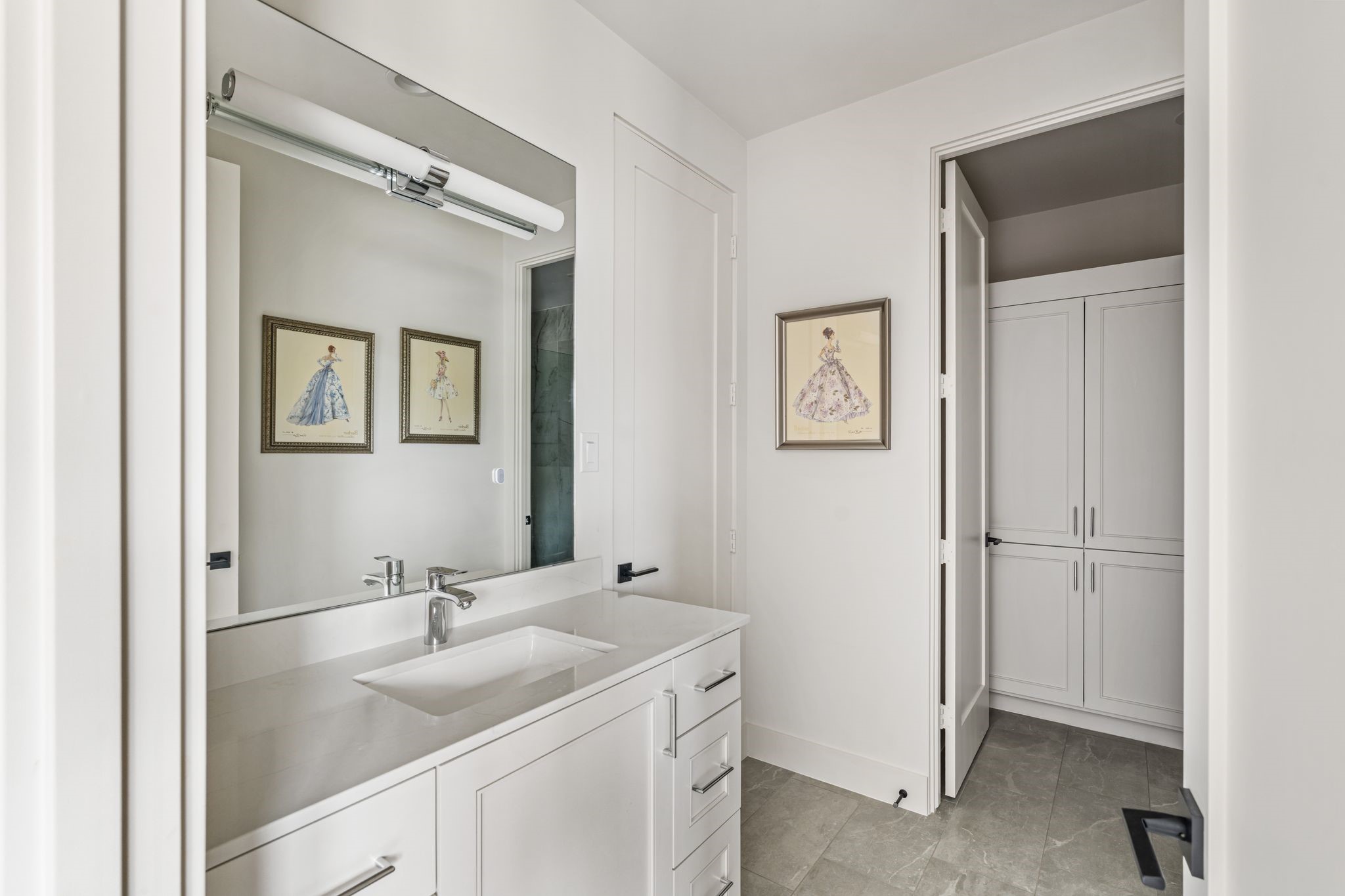 4638 Merwin Street Houston, TX 77027 - Photo 29 of 42 The well-appointed ensuite bath combines functional storage with timeless finishes.