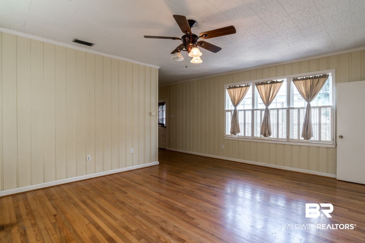 1908 Old Government Street Mobile, AL 36606 - Photo 21 of 32 Family Room