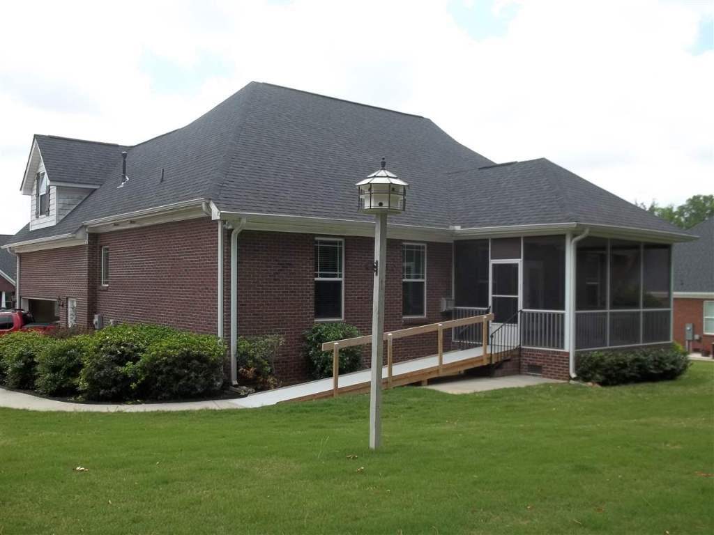 136 Cayman Way Anderson, SC 29621 - Photo 4 of 35