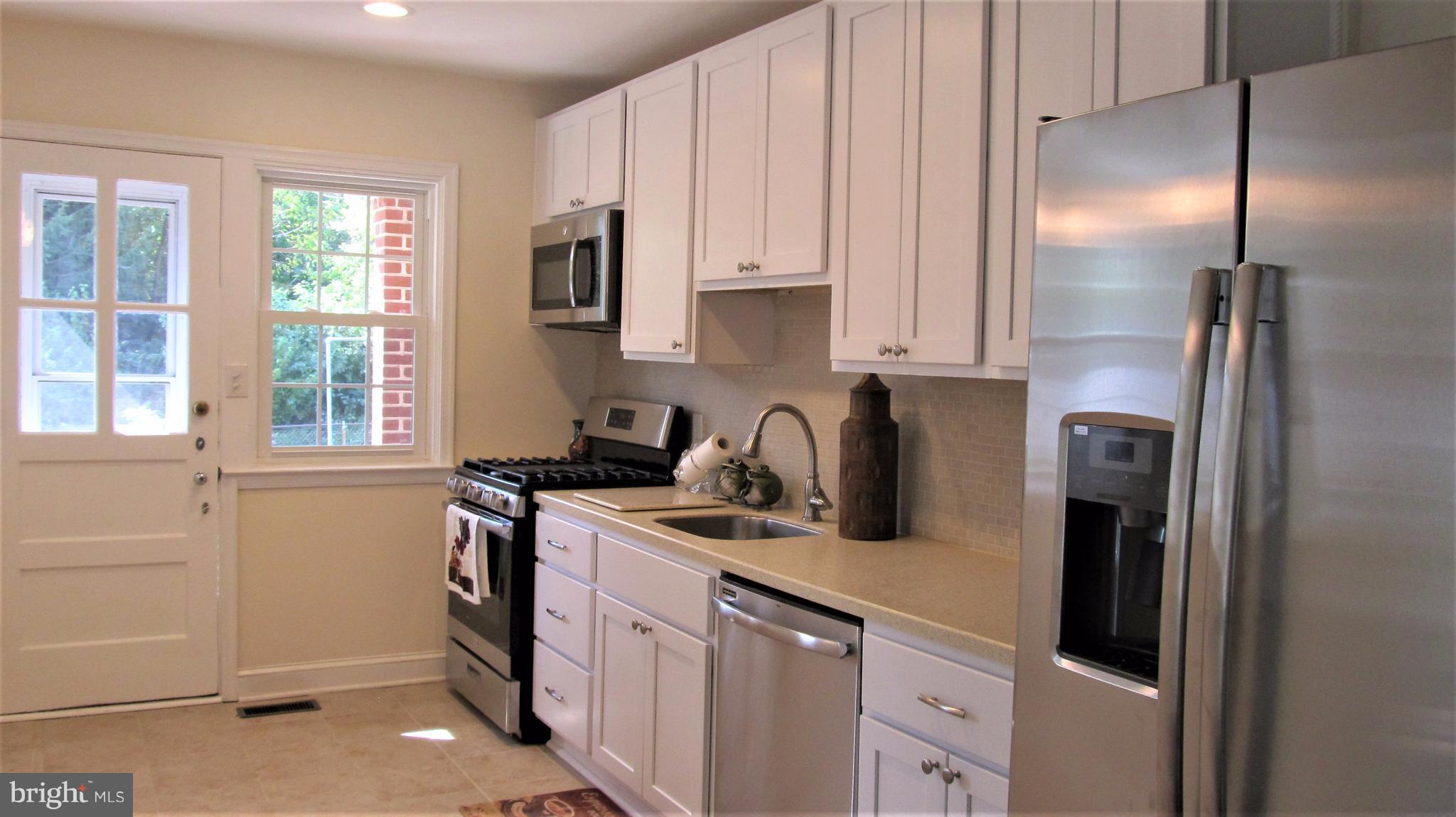 926 Elm Ridge Avenue Baltimore, MD 21229 - Photo 2 of 21 Brand new kitchen!!