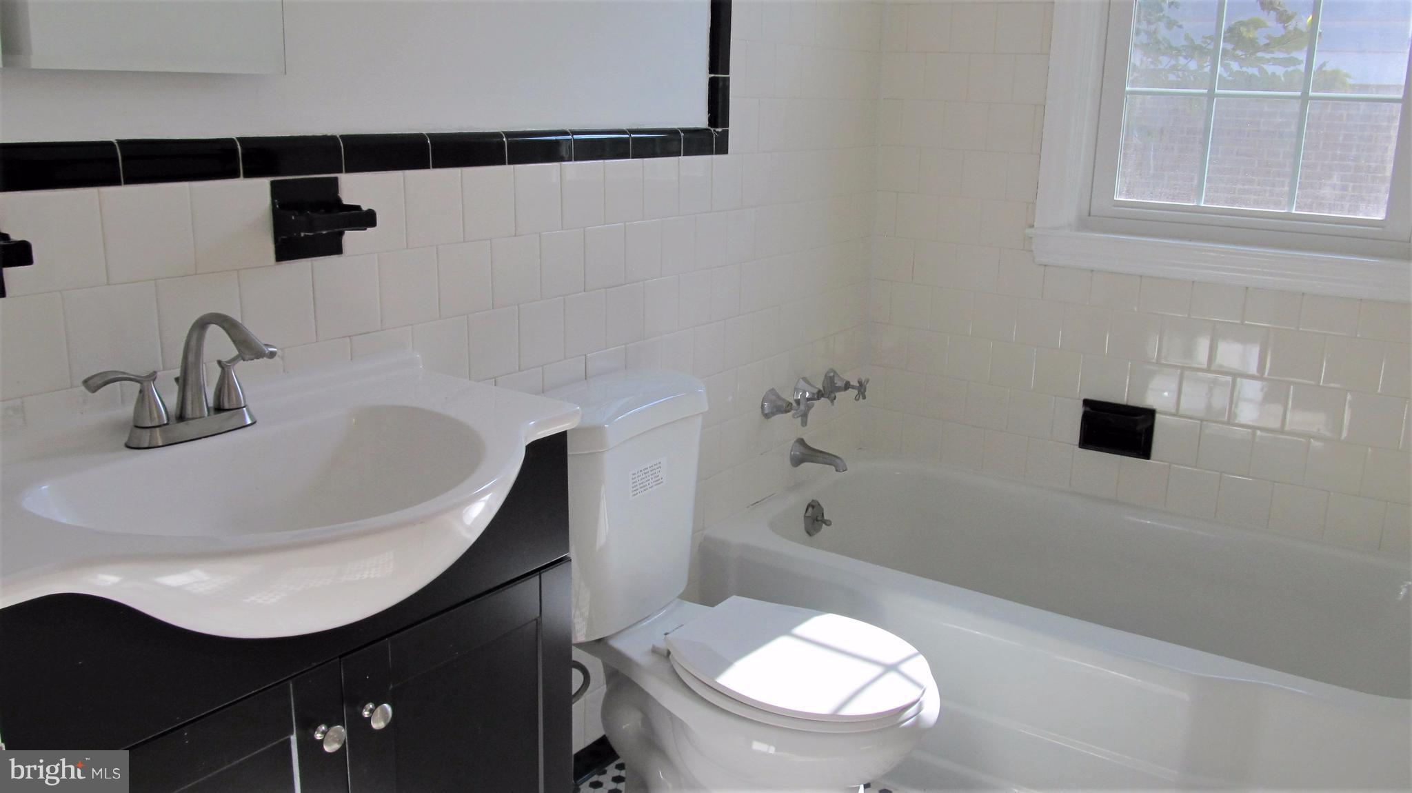 926 Elm Ridge Avenue Baltimore, MD 21229 - Photo 13 of 21 Full bath upstairs!