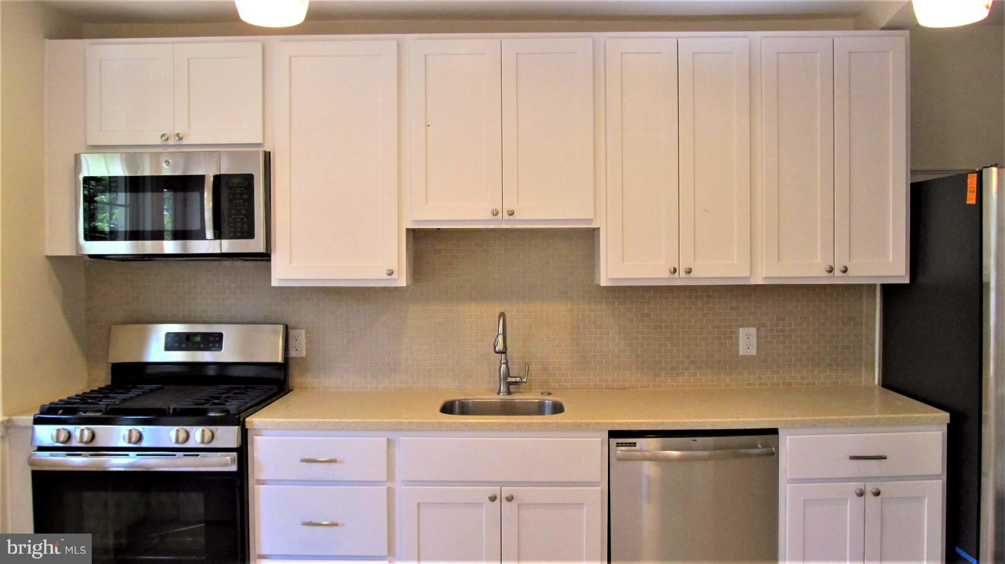926 Elm Ridge Avenue Baltimore, MD 21229 - Photo 4 of 21 Kitchen